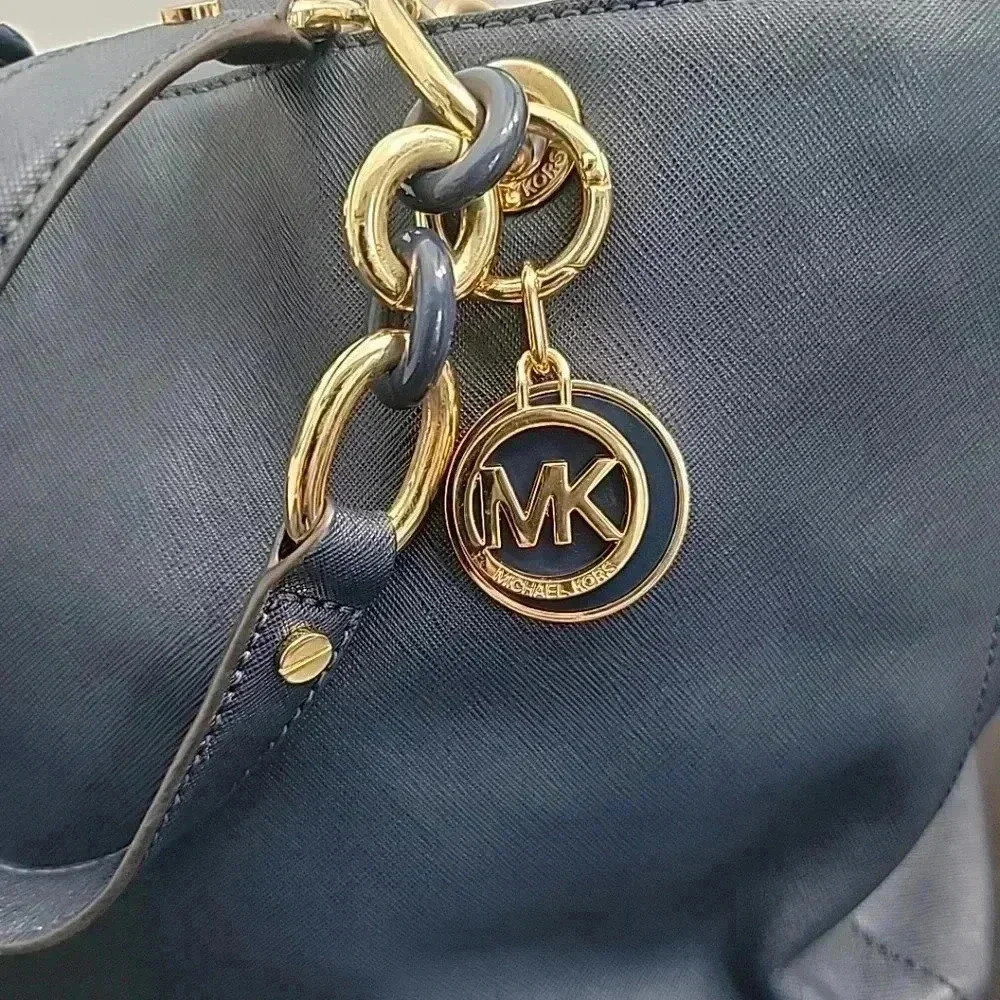 MICHAEL Michael Kors Navy Blue Saffiano Leather Cynthia Tote Roomy Luxury - Picture 3 of 8